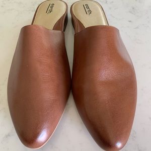 Earth uptown Uma slides